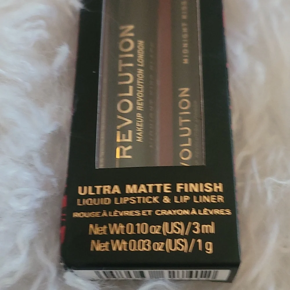 REVOLUTION Midnight Kiss Lip Kit